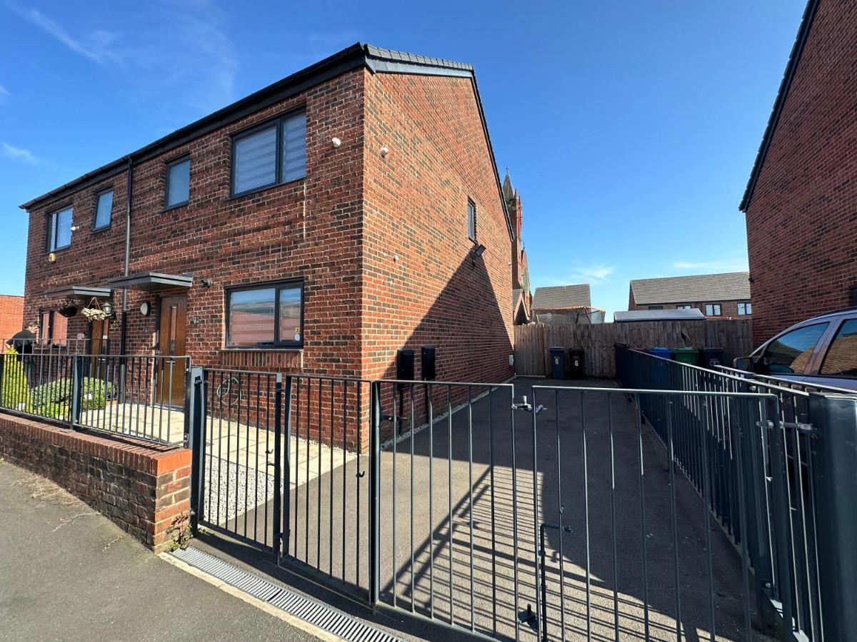 House In Manchester Exterior photo